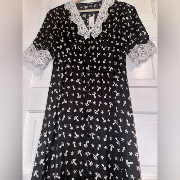 NWTs ModCloth Vintage Inspired Mushroom Black and White Lace Trim Dress - Picture 6 of 8